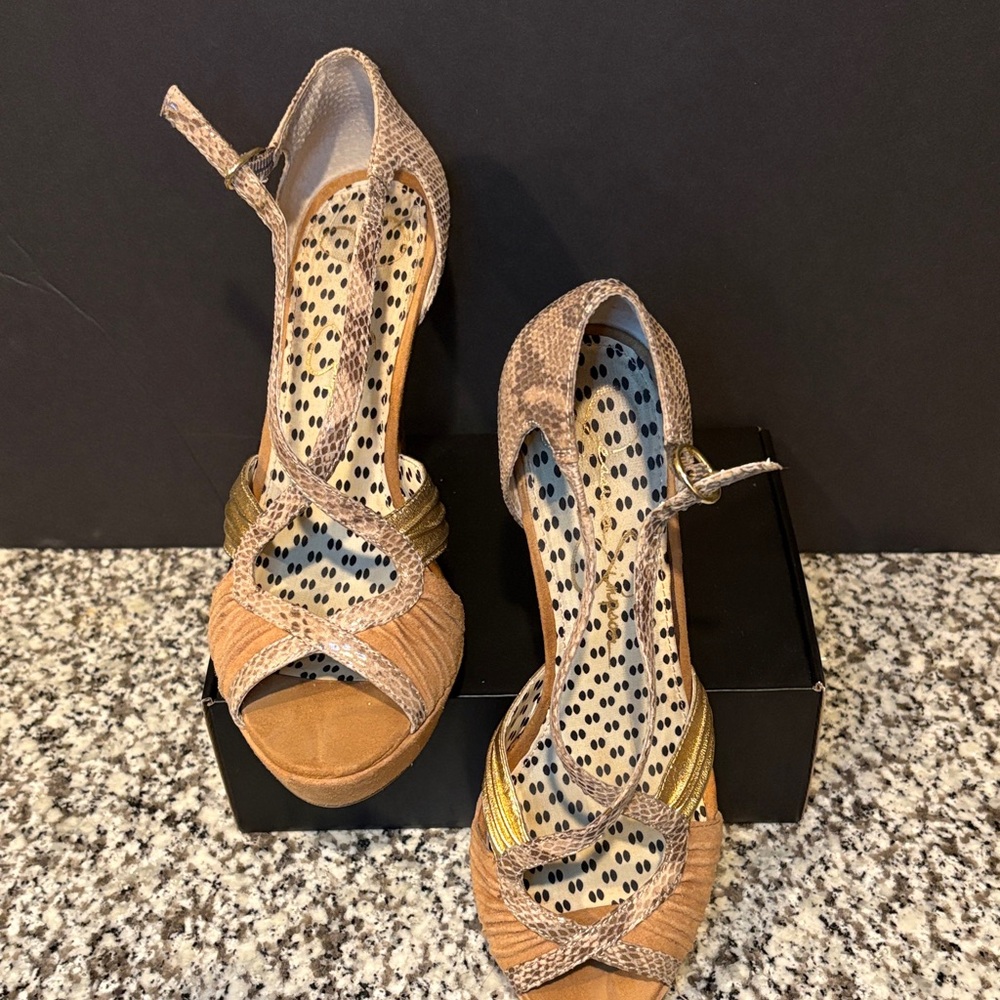 Jessica Simpson Tan and Gold Heels